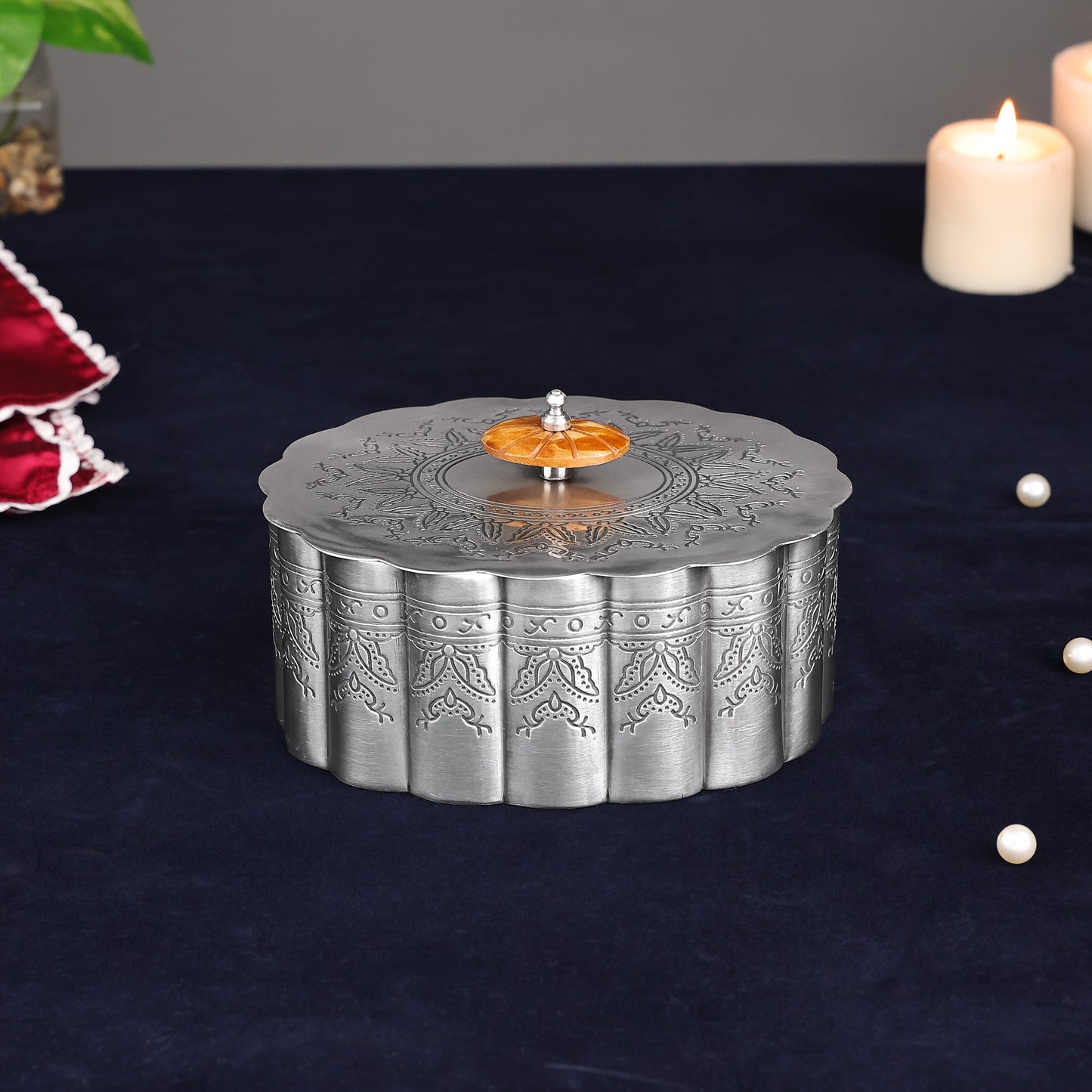 Vintage Silver Box – Handcrafted Elegance for Your Treasured Keepsakes