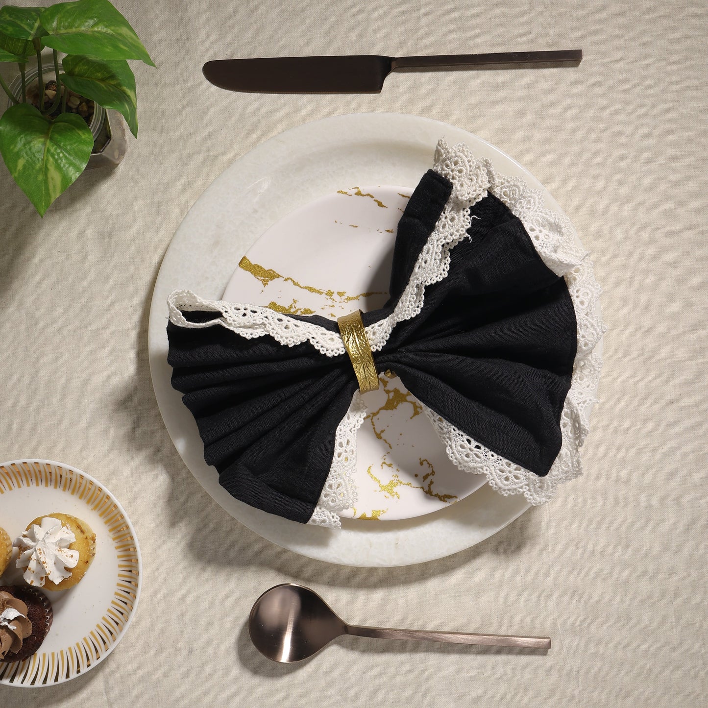 Brass Leaf Napkin Ring Set