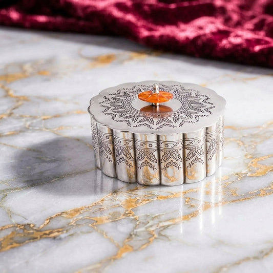 This Handcrafted Vintage Silver Box Is the Elegant Keepsake Solution Every USA Home Deserves