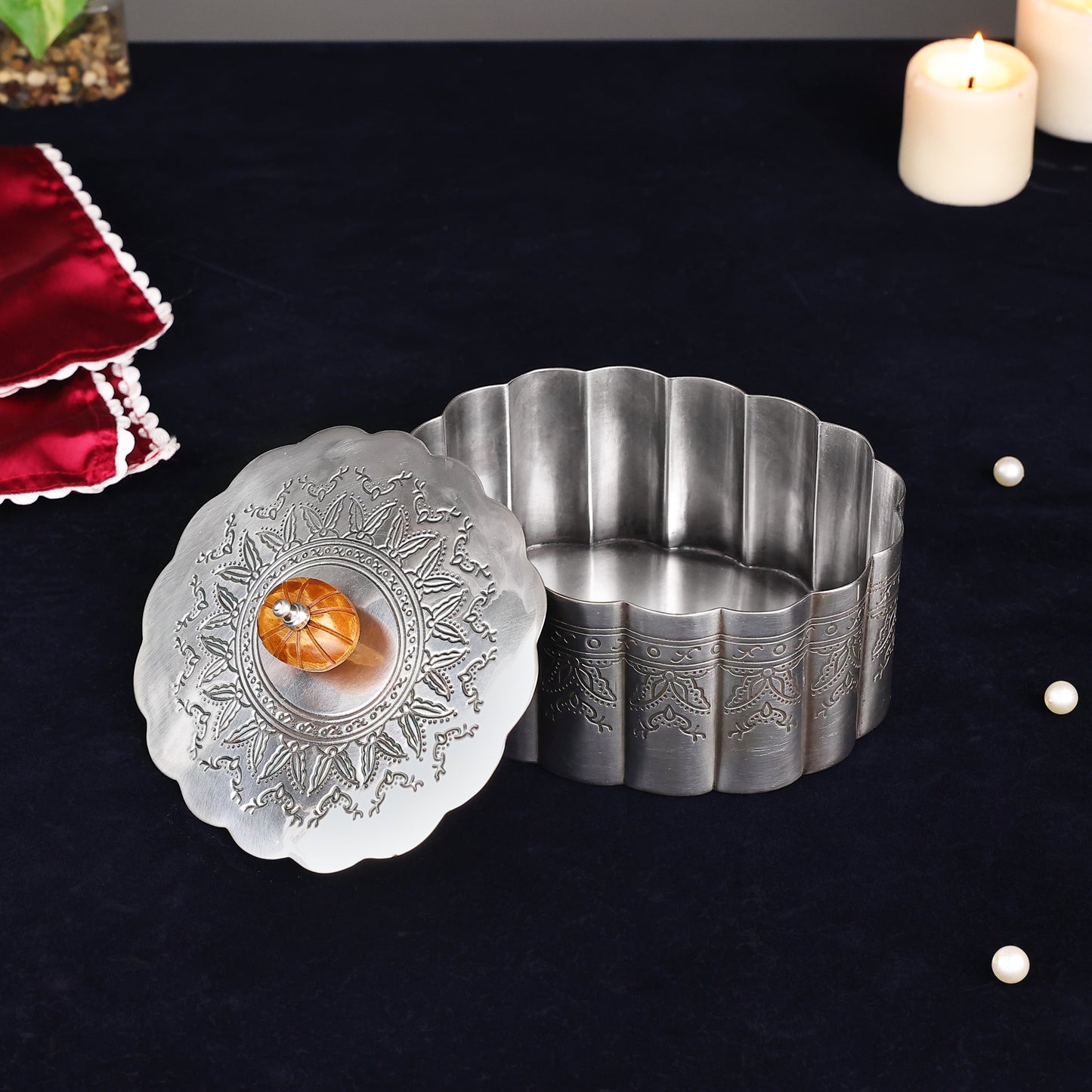 Vintage Silver Box – Handcrafted Elegance for Your Treasured Keepsakes