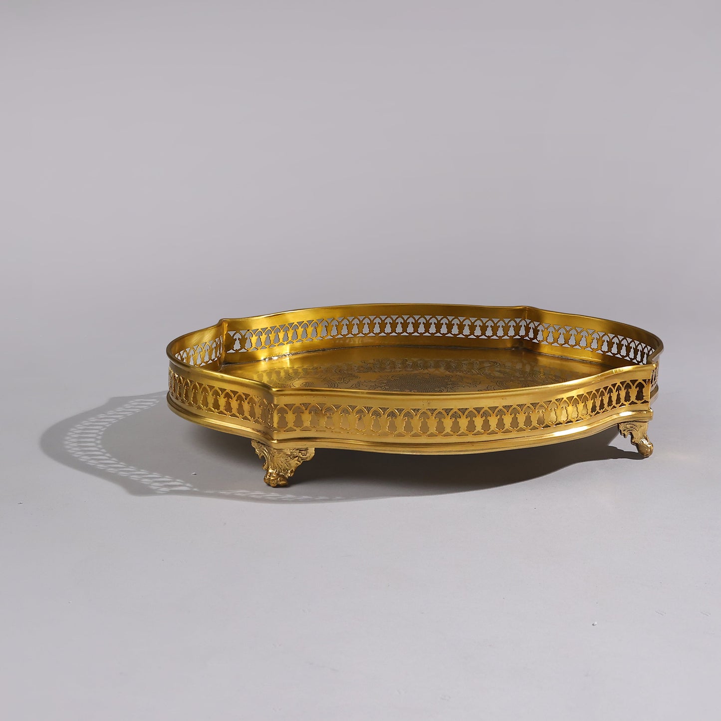 Brass Oval Tray – Elegant Decorative Tableware for Your Home