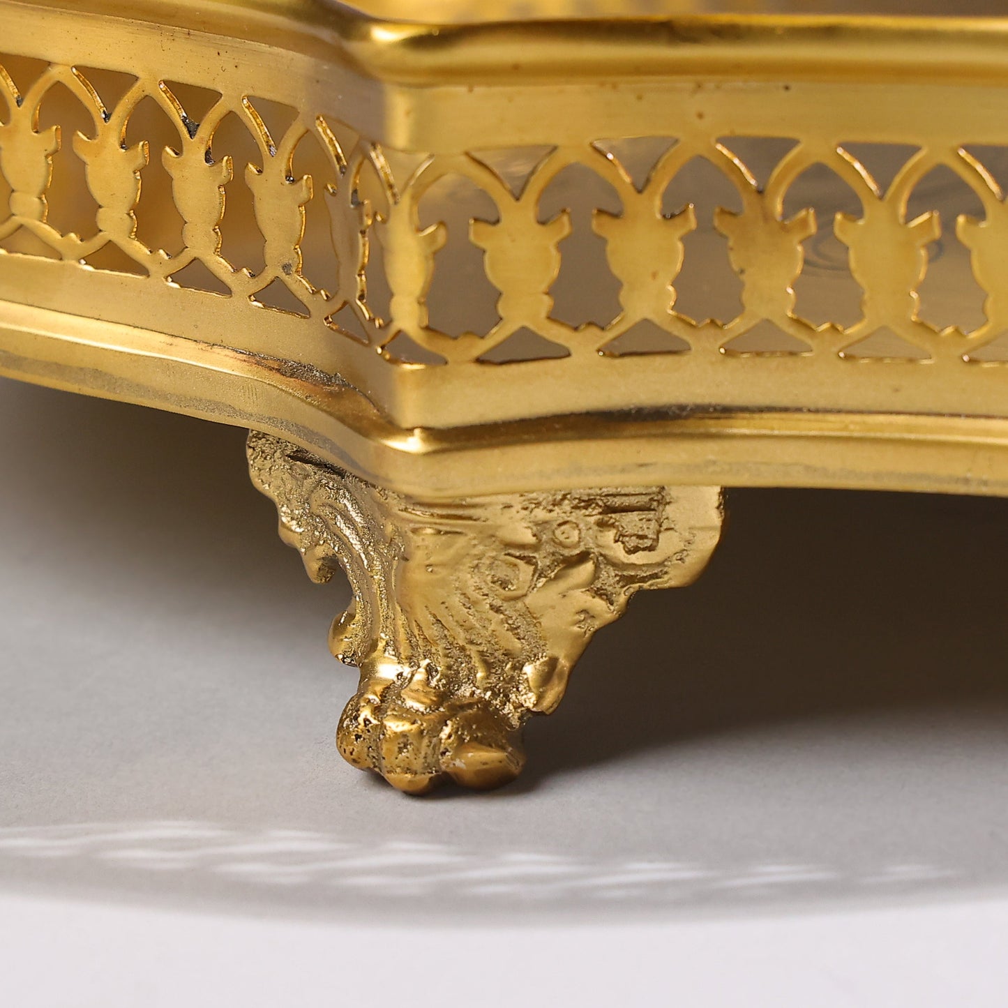 Brass Oval Tray – Elegant Decorative Tableware for Your Home