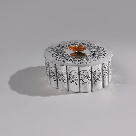 Vintage Silver Box – Handcrafted Elegance for Your Treasured Keepsakes