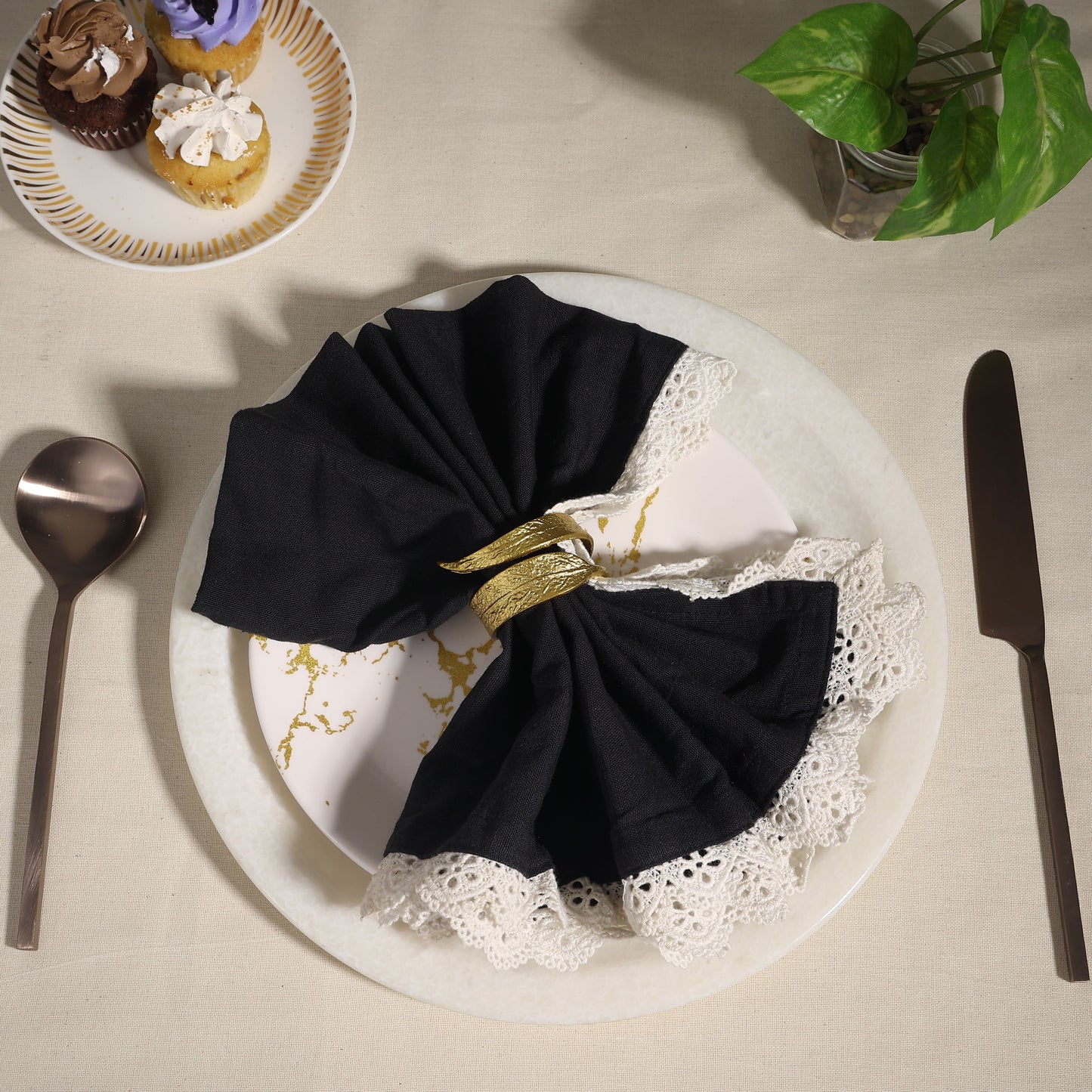 Brass Leaf Napkin Rings – Set of 5 | Elegant Gold Table Decor