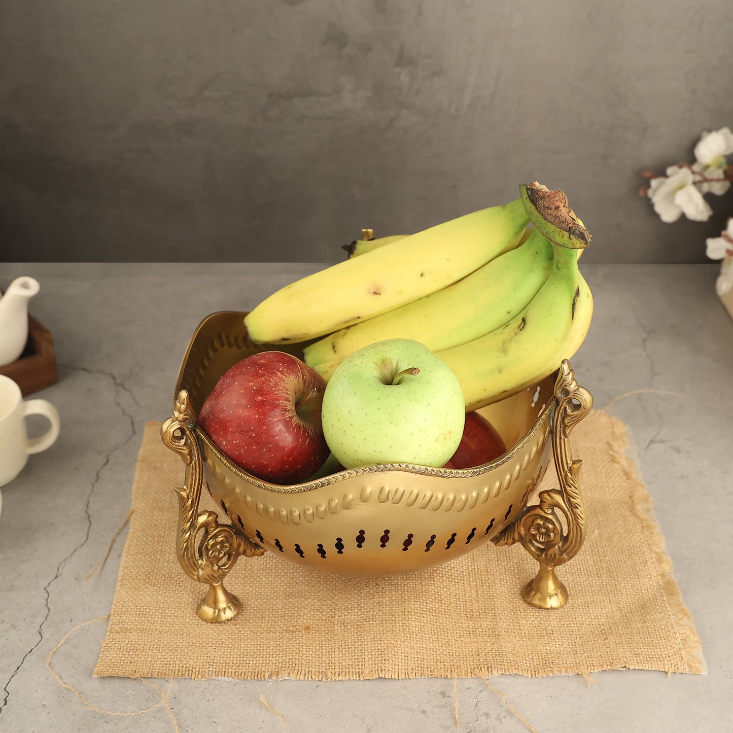 Antique Brass Fruit Bowl – A Timeless Decorative Accent
