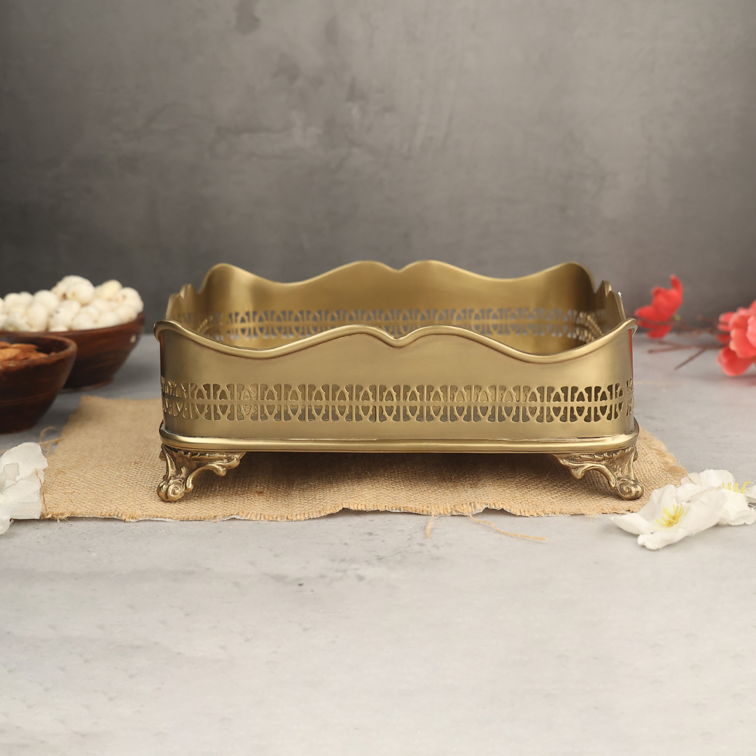 Brass Serving Tray – Elegant Wedding Centerpiece & Table Décor