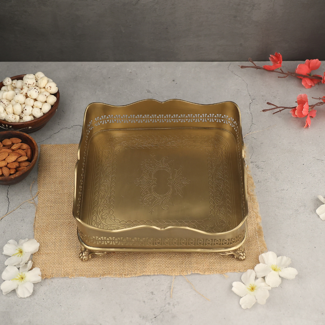 Brass Serving Tray – Elegant Wedding Centerpiece & Table Décor