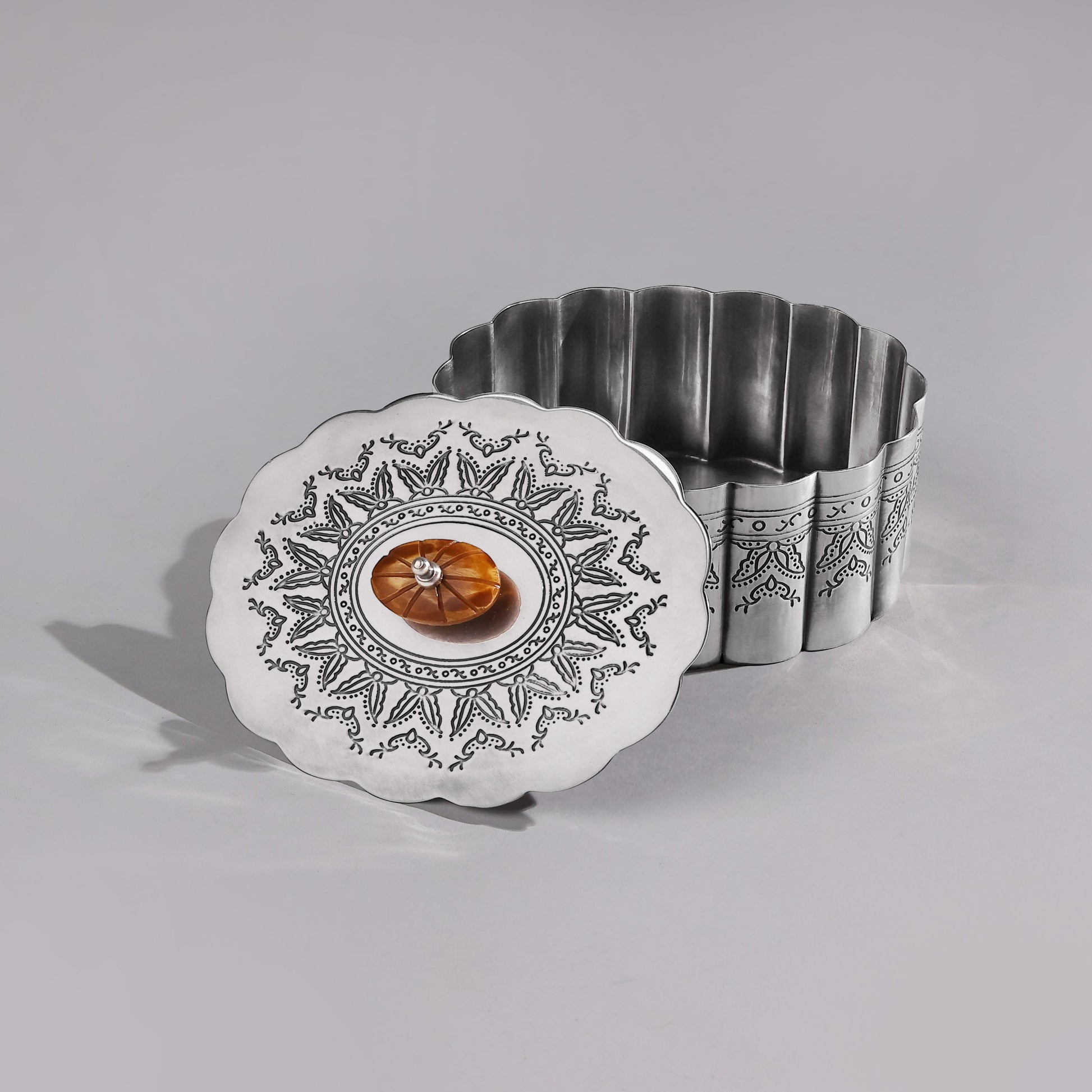  exquisite antique silver keepsake box